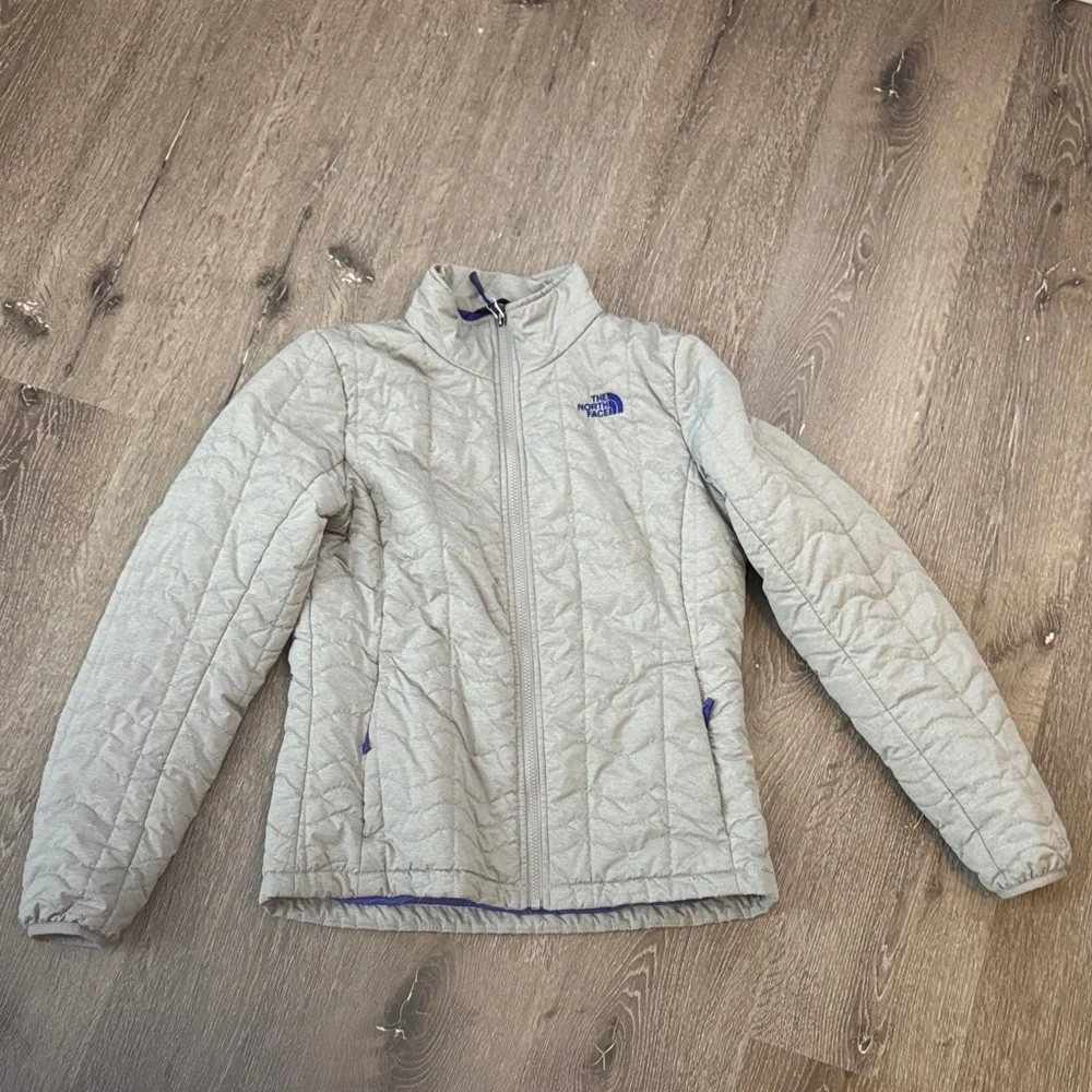 The North Face Light Gray Quilted Jacket - Picture 1 of 3